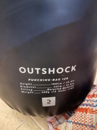 Saco de boxeo outshock con guantes 8oz