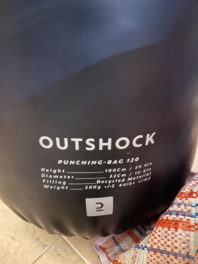 Saco de boxeo outshock con guantes 8oz