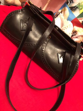 Bolso de piel negro,echo a mano