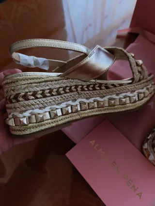 Sandalias Alma en Pena Doradas Nuevas
