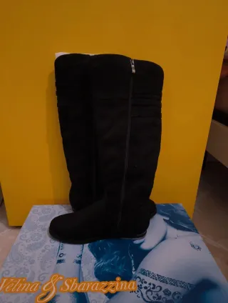 Stivali scamosciati neri con zip