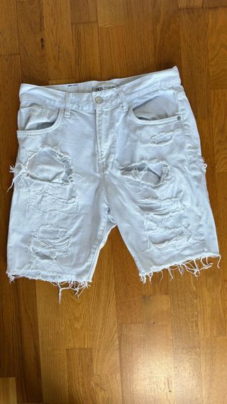 Pantalón corto vaquero Zara blanco desgastado