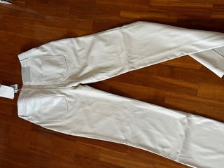 Pantalón polipiel crudo