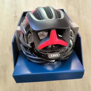 Casco ABUS Airbreaker Negro/Rojo Talla S