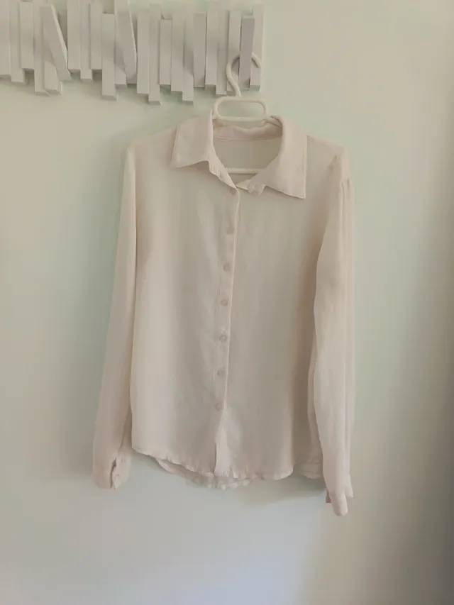 Camisa beige elegante