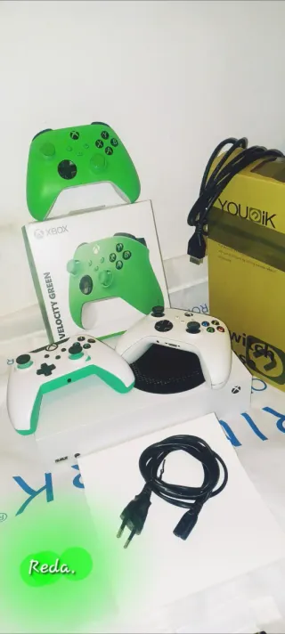 Xbox Series S + 3 controller — Ottimo pacchetto