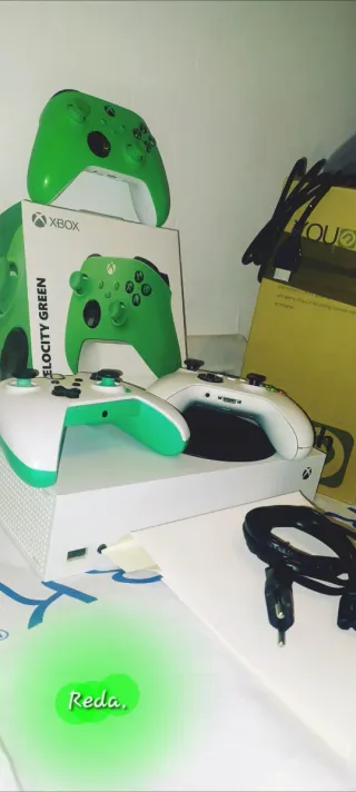 Xbox Series S + 3 controller — Ottimo pacchetto