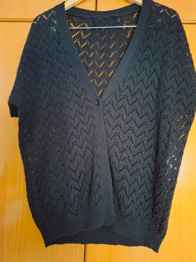 Rebeca negra sin mangas