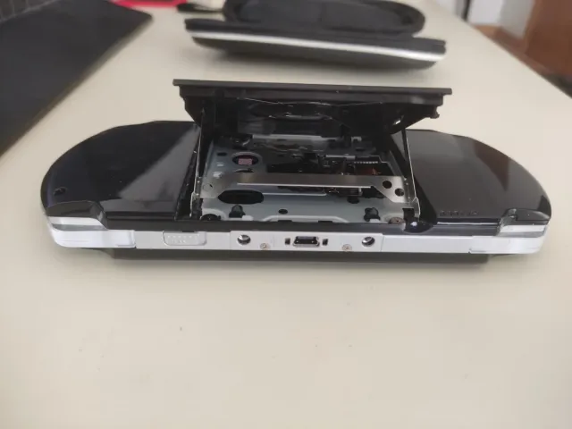 Sony PSP 3004 + Funda y Cargador