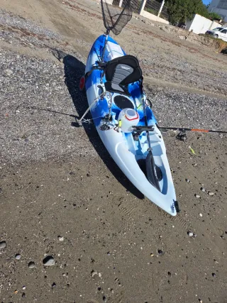 Kayak de pesca  ,similar a un kenai o un cruz