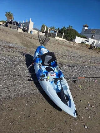 Kayak de pesca  ,similar a un kenai o un cruz