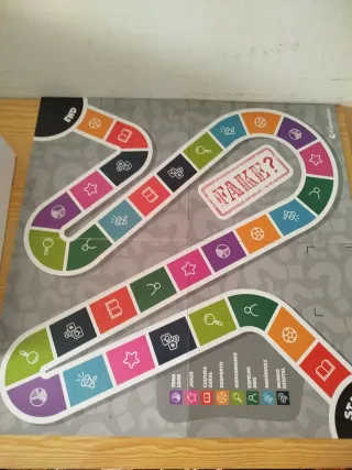 Jogo de tabuleiro FAKE Clementoni