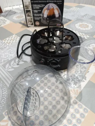 Cocedor de huevos eléctrico.