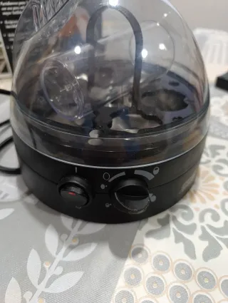 Cocedor de huevos eléctrico.
