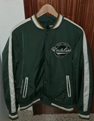 Chaqueta Deportiva Reckless Verde y Blanca