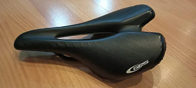 Sillín de bicicleta negro GBS