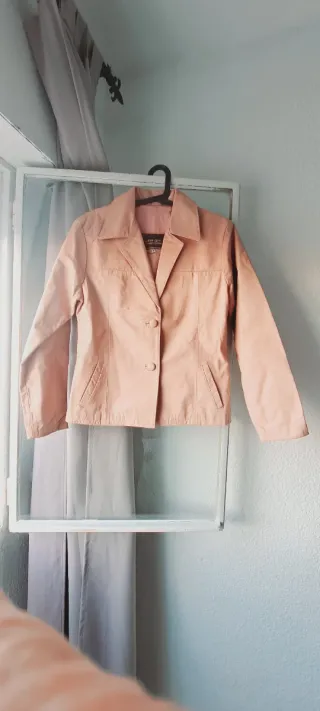 Chaqueta de cuero rosa