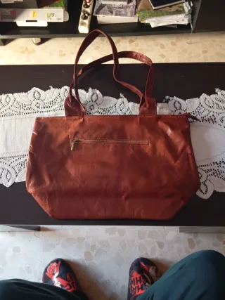 Bolso de piel marrón