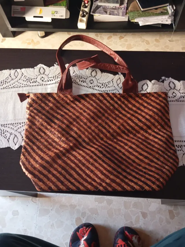 Bolso de piel marrón