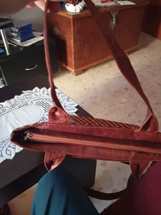 Bolso de piel marrón