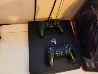 PS4 Pro 1TB + 2 Mandos + Volante Suzuka