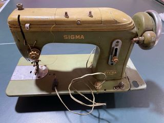 Máquina de coser SIGMA antigua