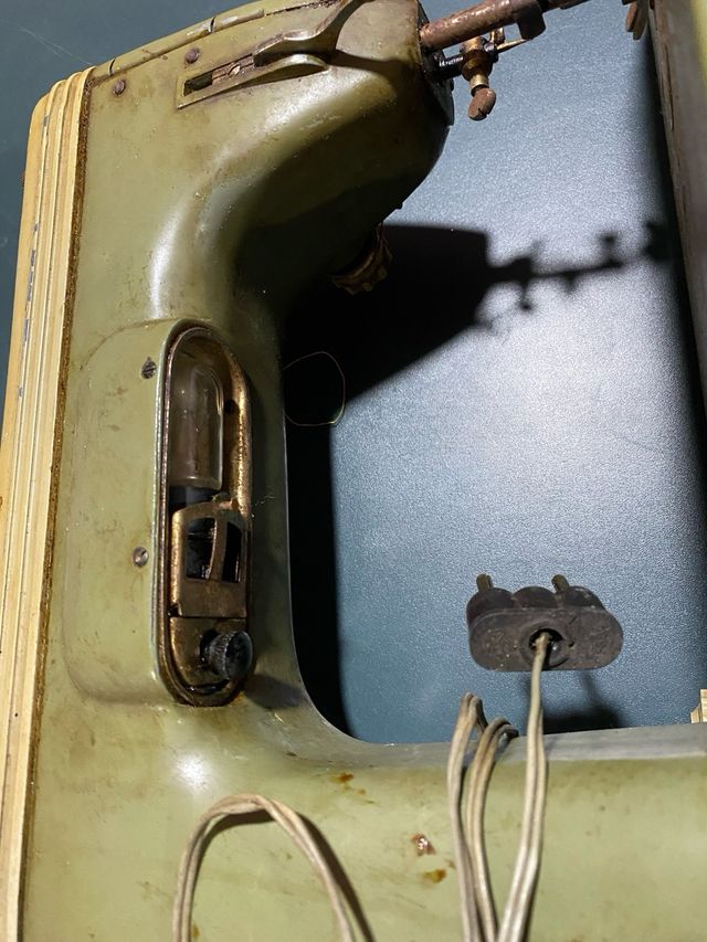 Máquina de coser SIGMA antigua