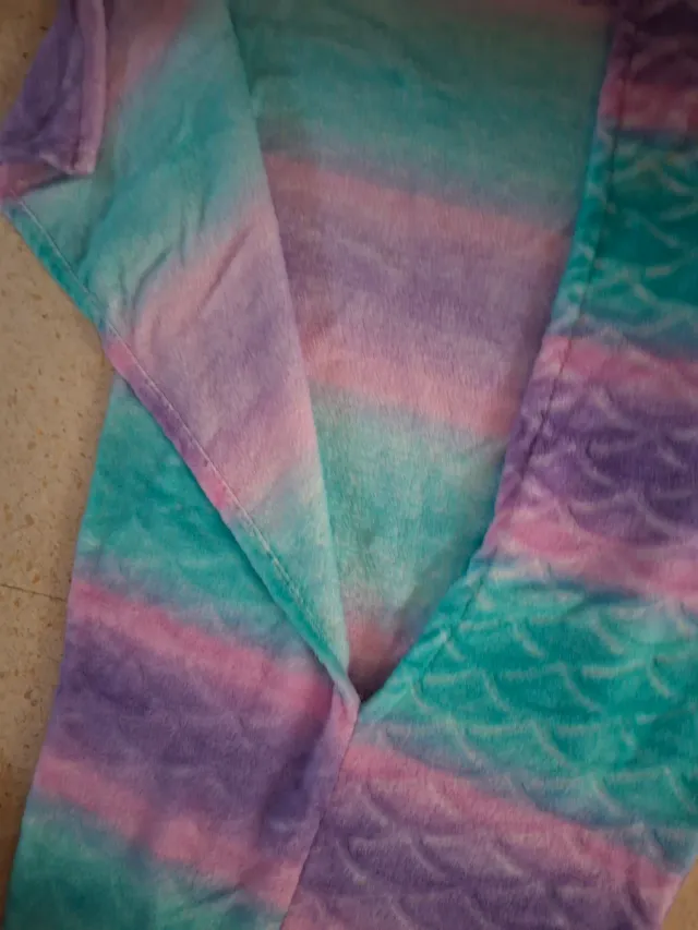 Manta cola de sirena púrpura y turquesa