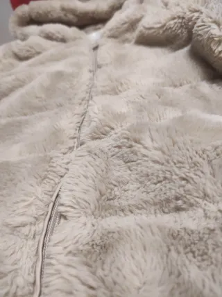 Pellicciotto donna beige con cappuccio