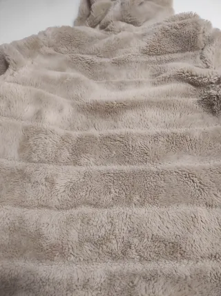 Pellicciotto donna beige con cappuccio