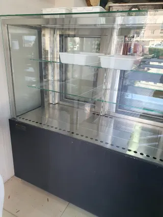 Nevera expositora refrigerada