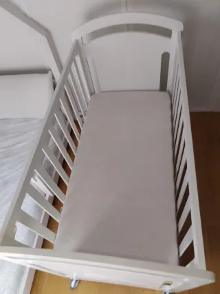 Cuna bebé blanca