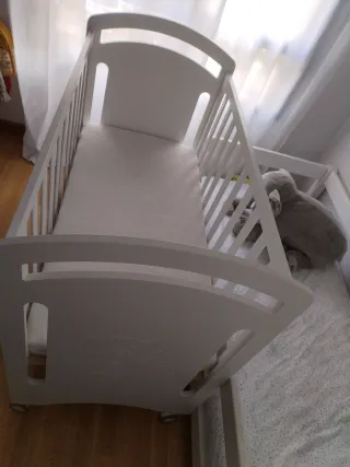 Cuna bebé blanca