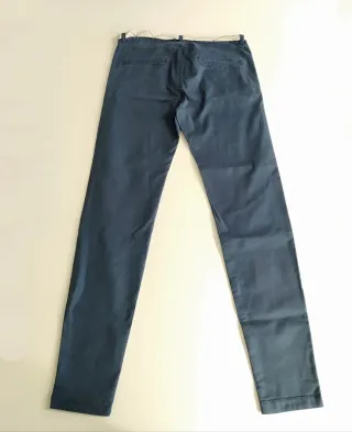 Pantalón azul con cinturón