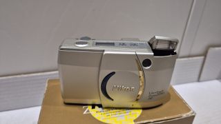 NIKON LITE TOUCH ZOOM 70WS - FLASH RIMANE ALZATO