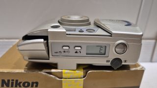 NIKON LITE TOUCH ZOOM 70WS - FLASH RIMANE ALZATO