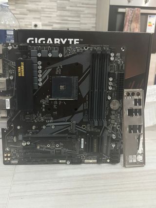 GYGABYTE B550M DS3H DDR4 AMD