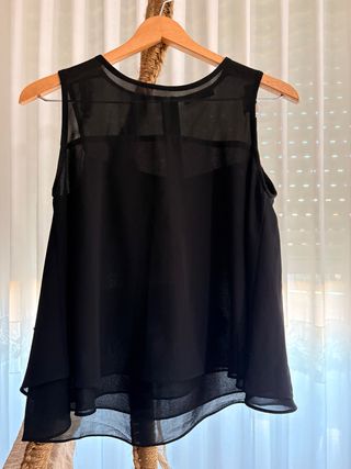 Blusa negra sin mangas talla S/M