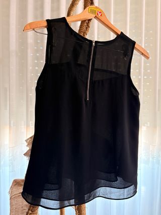 Blusa negra sin mangas talla S/M