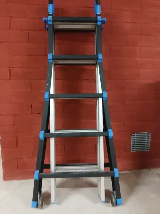 Escalera telescopica multiusos con ruedas