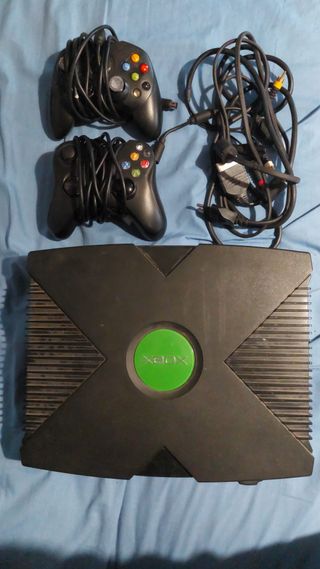 Consola Xbox Classic + 2 Mandos y Cables