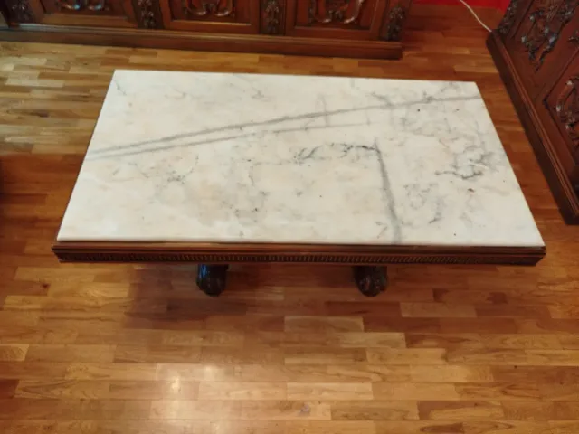 Mesa de centro de mármol y madera