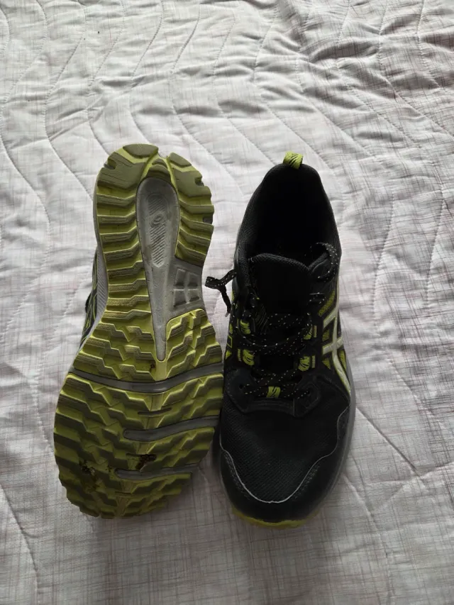 Calzado deportivo trail Asics negro/verde