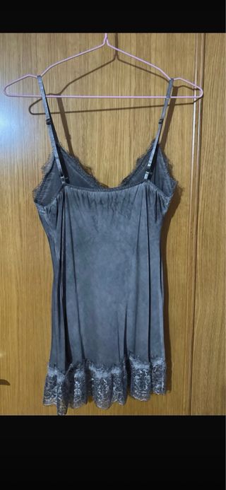 Top lencero gris con encaje