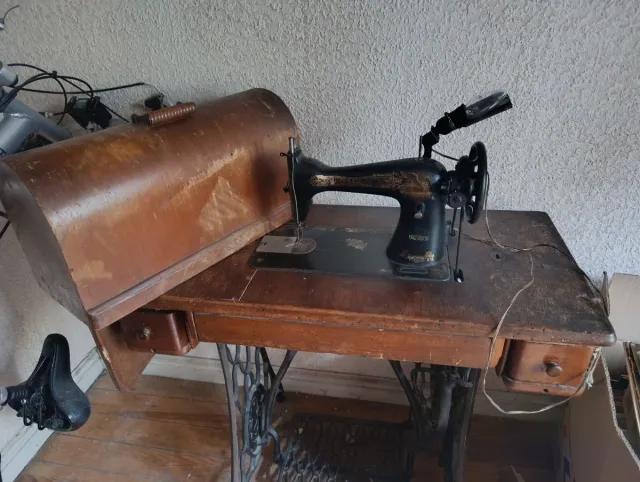 Máquina de coser Singer antigua