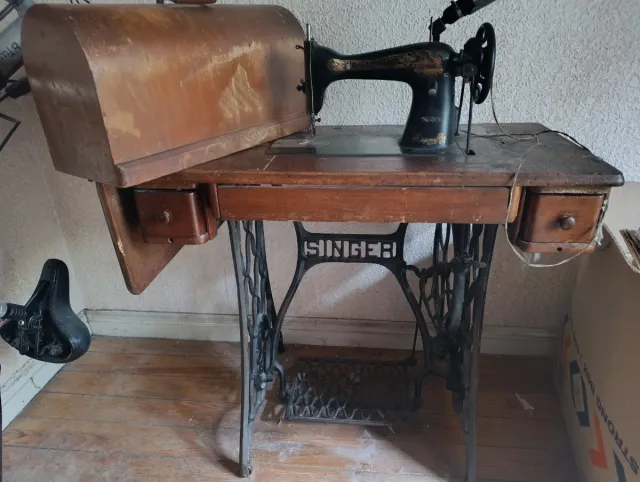 Máquina de coser Singer antigua
