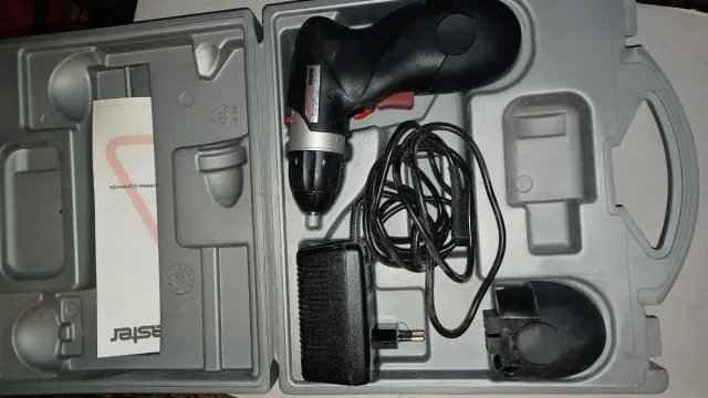 Taladro Inalámbrico con Cargador y Maletín