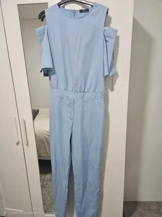 Mono largo azul con hombros descubiertos