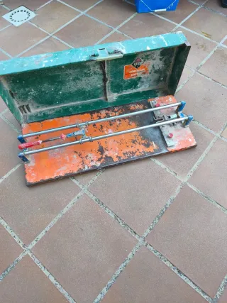 Cortadora de azulejos Rubi Mide 84cm de largo