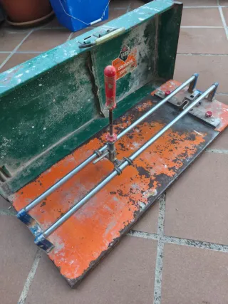 Cortadora de azulejos Rubi Mide 84cm de largo